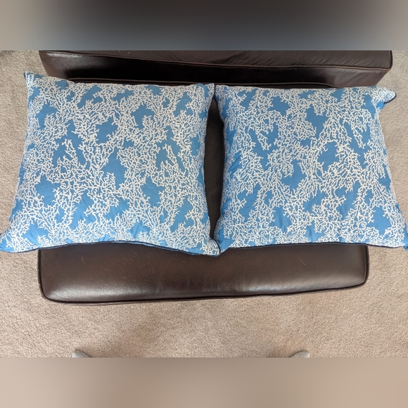 Yves DeLorme Taormina Celeste Coral Pattern Throw Pillows Small Snag On 1 Pillow - Picture 1 of 6